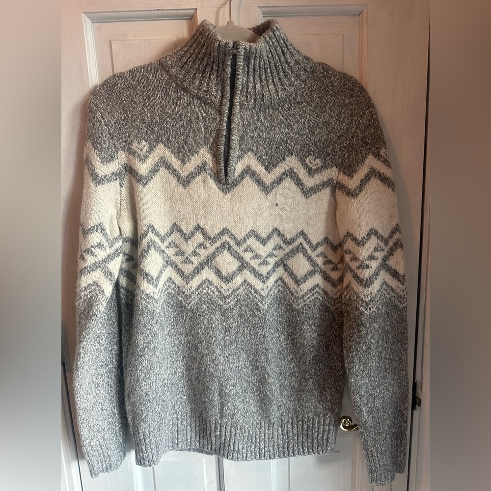 American Eagle Outfitters Gray and Cream Zip Up Sweater